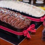 Κέικ Σοκολάτα Μπαστούνι με Γλάσσο 1.350 gr